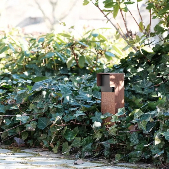 Tuinpaal - pro+ enkel met kabeldoos, afdekkap en installatiedraad cortenstaal