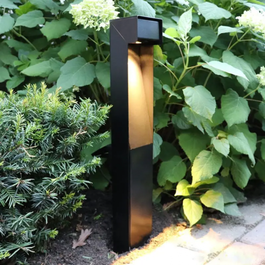 Tuinpaal Pro+ padverlichting met Niko New Hydro stopcontact  Zwart