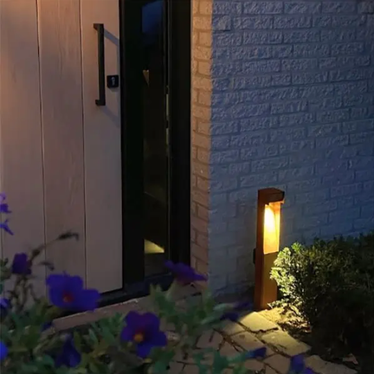 Tuinpaal Pro+ padverlichting met Niko New Hydro stopcontact Corten