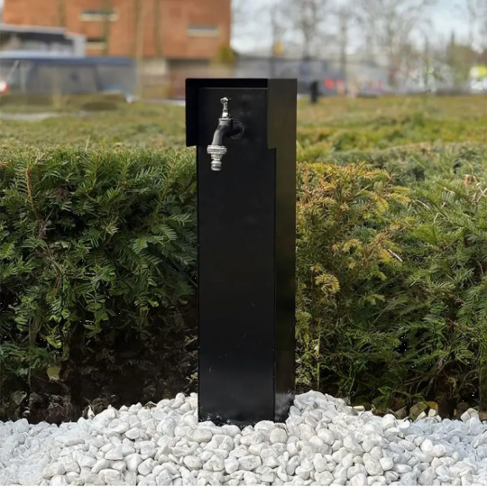 Tuinpaal Pro+ service station, waterkraan met dubbel Niko New Hydro stopcontact zwart